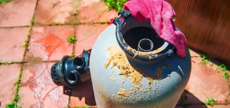 how much sand is in a pool filter.jpg